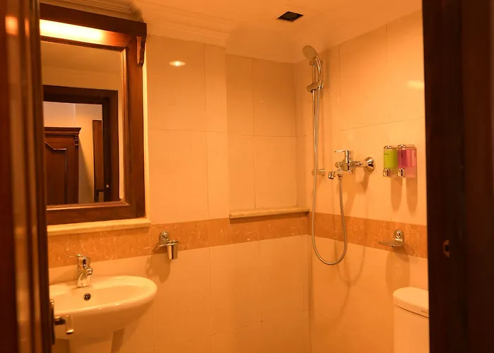 מלון Gallery Park 3*